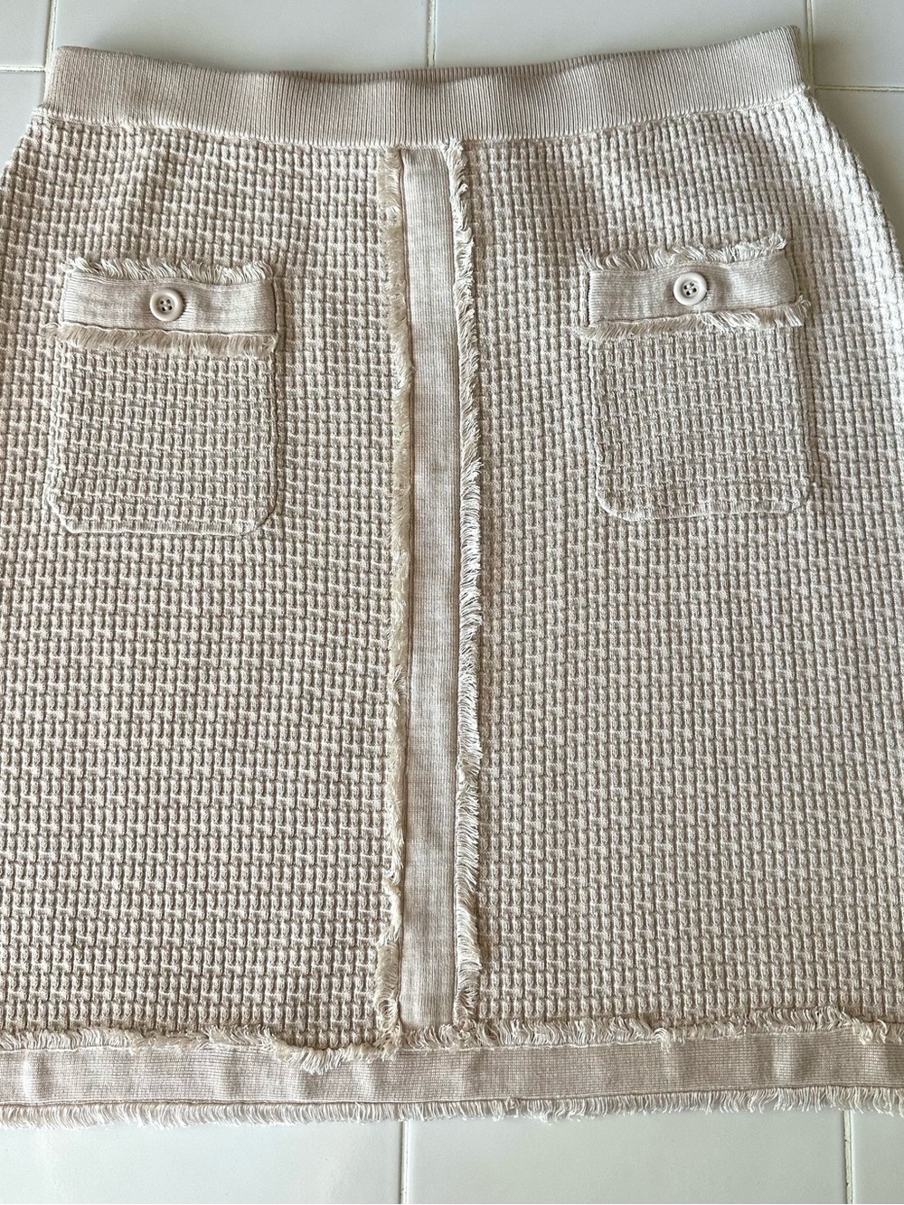 Adrianna Papell NWT Textured Knit Fringe Mini Skirt Blush Beige Size M - Picture 2 of 9